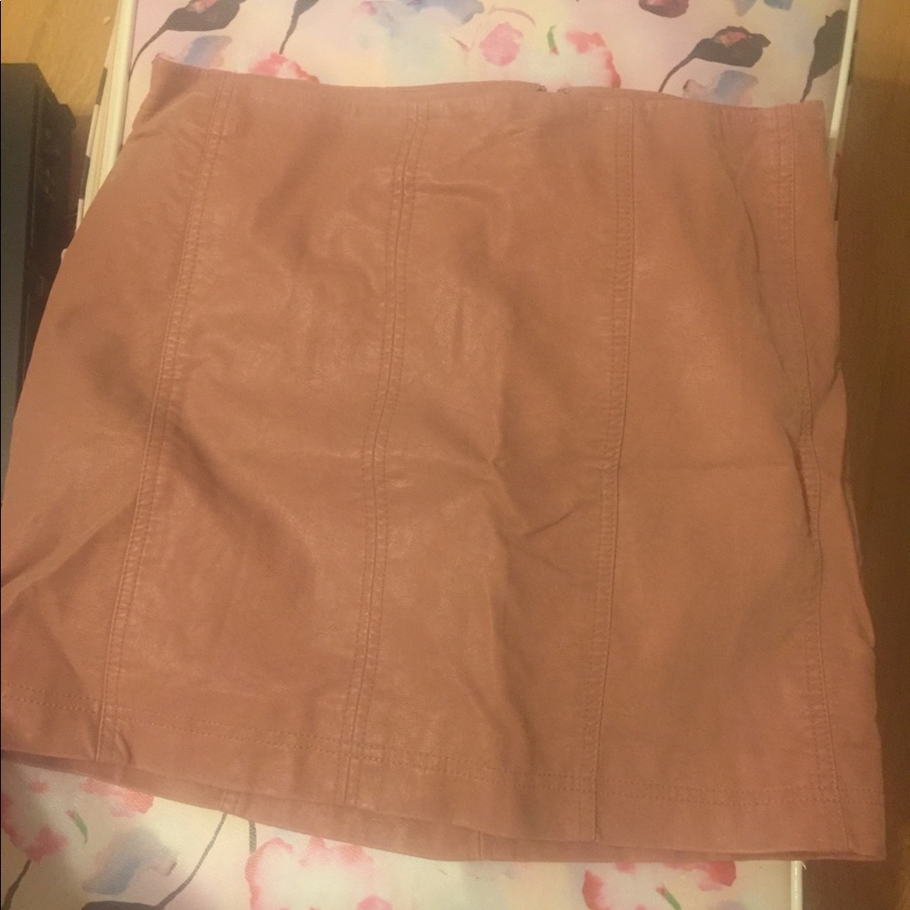 Super cute suede free people skirt 💖